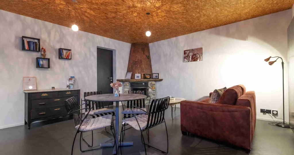 Spacious living area and dining table in Apartment Le Foyer at La Forge de Diogne near Crans-Montana
