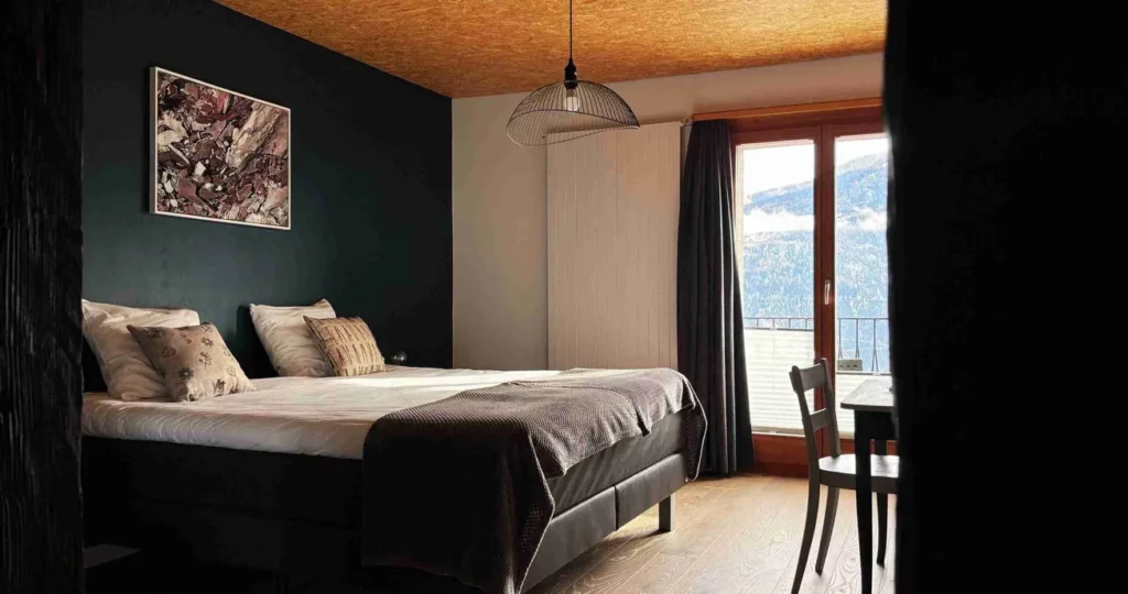 Private double room Cuivre with modern decor at La Forge de Diogne bed and breakfast